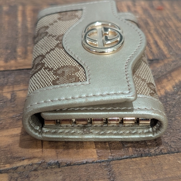 Gucci GG Canvas Key Case - Picture 3 of 9